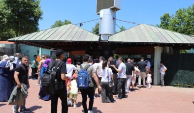 Bursa Hayvanat Bahçesi’ne bayramda ziyaretçi akını