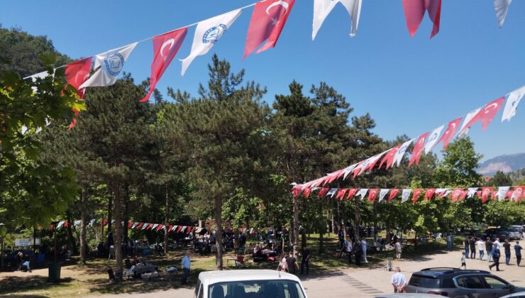 Bursa Ardahan Göle Dedeşen Köyü Derneği’nin Geleneksel Bayram Pikniğine Yoğun Katılım