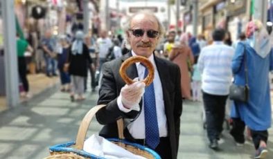 Bursa’nın Takım Elbiseli Simitçisi Siyasete Atıldı