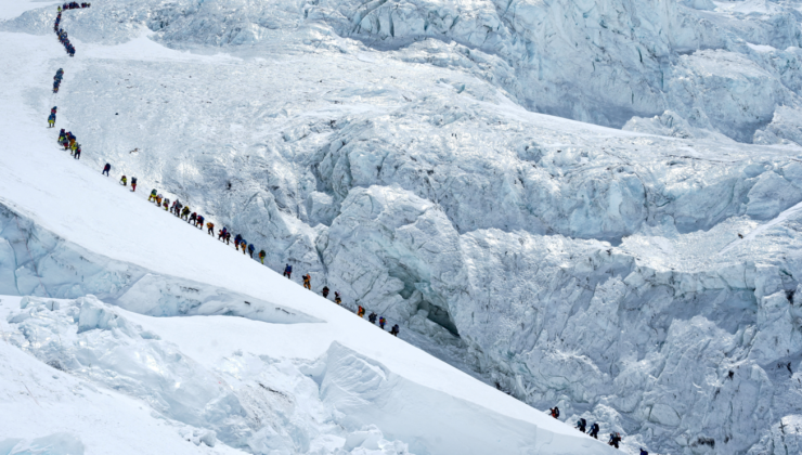 Everest’te Günlük Zirve Rekoru Kırıldı