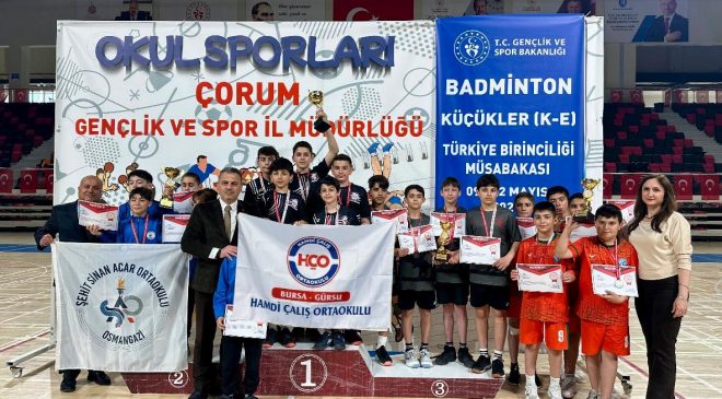 Hamdi Çalış Ortaokulu Badminton Takımları Türkiye Şampiyonasında Fark Yaratıyor