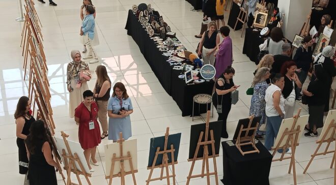 Taşların Dilinde Kadının Hikâyesi: “Bin Parça Bir Kadın” Sergisi Bursa’da Açıldı