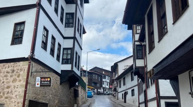 ‘Ahşabın Cazibesi’ Bursa’da izleyici ile buluşacak