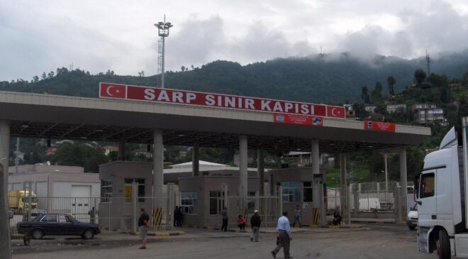 Sarp Sınır Kapısı’nda Bayram Yoğunluğu