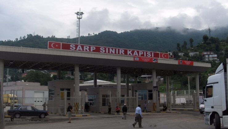 Sarp Sınır Kapısı’nda Bayram Yoğunluğu