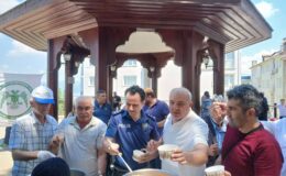 Bursa Konyalılar Derneği’nden Emir Sultan Camii’nde Binlerce Vatandaşı Buluşturan Aşure İkramı