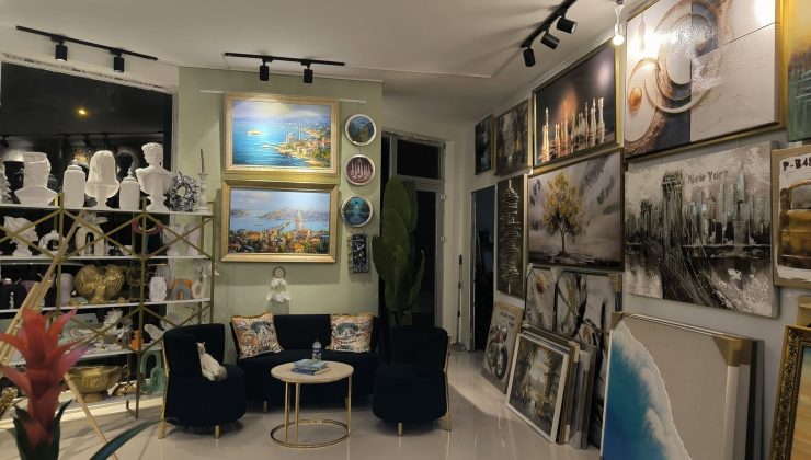 Ressam ve Grafik Sanatçısı Nagehan Çalışkan, Sanat Sarayı ile Bursa’da sanatseverleri farklı bir dünyaya davet ediyor