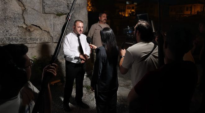 Asıl mesele, çocuklarımızı o dünyanın karanlık tarafıyla baş başa bırakmamak