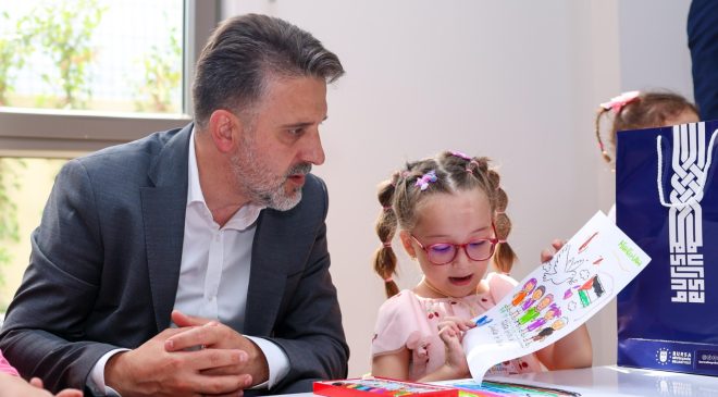 Başkan Vekili Biba, öğrencilerin ilk ders heyecanına ortak oldu