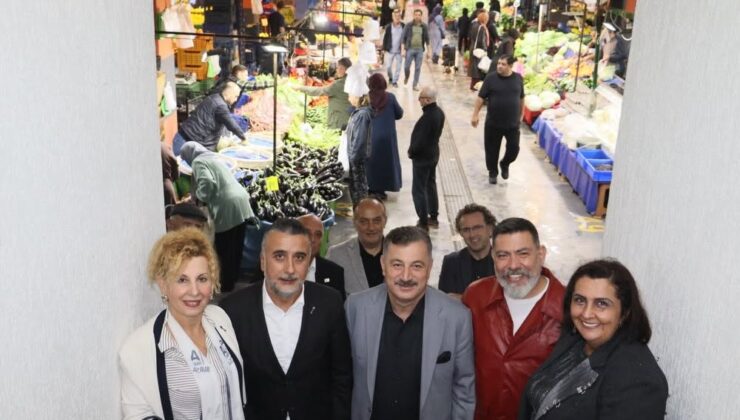 Anahtar Parti Bursa Teşkilatı Çamlıca Kapalı Pazar Alanı’nda Vatandaşlarla Buluştu