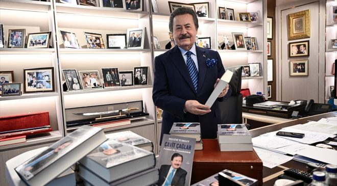 Emeklilerden Cavit Çağlar’a Vefa: “Yüz Binlerce Kişinin Yuvasında Emeği Var”