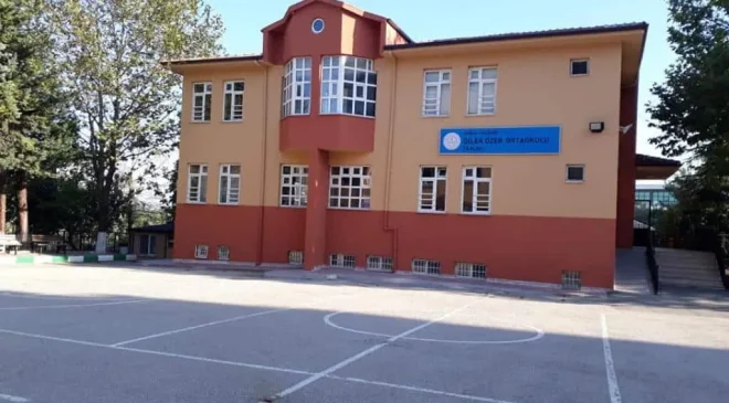 Bursa Nilüfer’de Dilek Özer Ortaokulu Velileri Tepkili: “Çocuklarımız İçin Güvenli Eğitim Ortamı İstiyoruz”