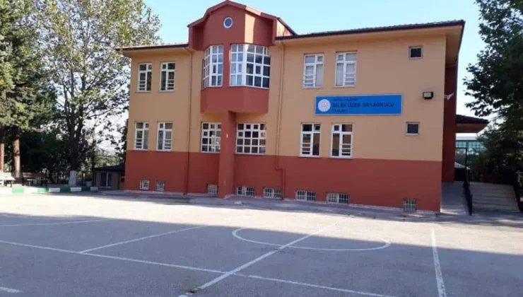 Bursa Nilüfer’de Dilek Özer Ortaokulu Velileri Tepkili: “Çocuklarımız İçin Güvenli Eğitim Ortamı İstiyoruz”