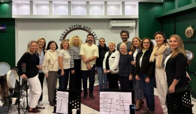 Bursa’da ritmin sesi yükseliyor: Cenk Hoca farklı yaş gruplarını müzikle buluşturuyor