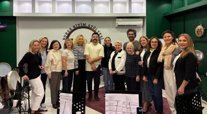 Bursa’da ritmin sesi yükseliyor: Cenk Hoca farklı yaş gruplarını müzikle buluşturuyor