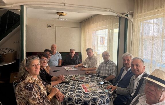Demirkapı’da Açılışın Gölgesinde Mahallenin Sorunları Gündeme Geldi: Esnaf ve Vatandaşlar Taleplerini Anlattı