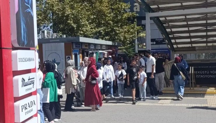 Bursa’da ücretli öğretmenlik kuyruğu tartışma yarattı: “Bu bir utanç tablosudur”