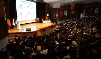 Bursa’da Anne Sütü Sempozyumuna Yoğun İlgi: Yaklaşık 500 Katılımcı Bir Araya Geldi