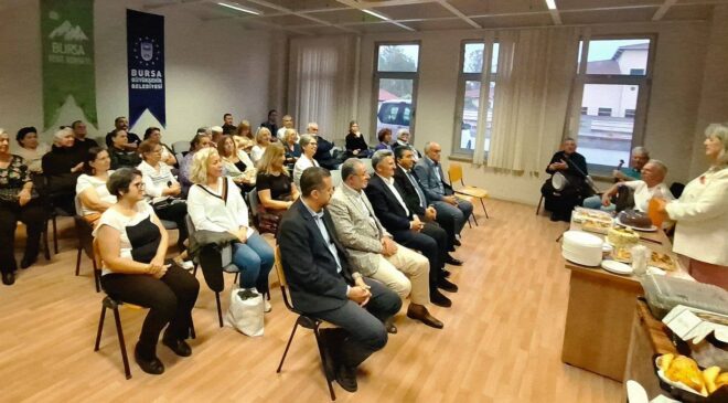 Kirmastı Türk Müziği Topluluğu Yeni Konser Sezonuna Pasta Keserek Başladı