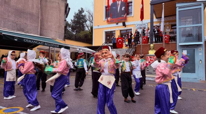 Ekrem Alfatlı, Cumhuriyet Bayramı coşkusuna öğrencilerle ortak oldu