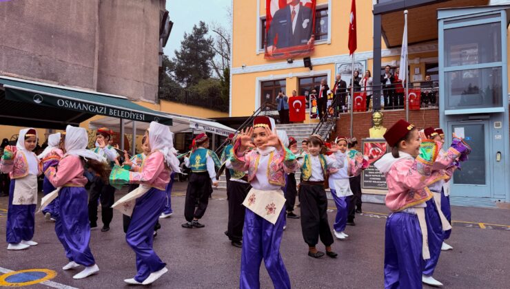 Ekrem Alfatlı, Cumhuriyet Bayramı coşkusuna öğrencilerle ortak oldu