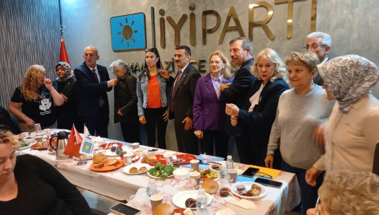 İYİ Parti Osmangazi’de kadın politikaları buluşması