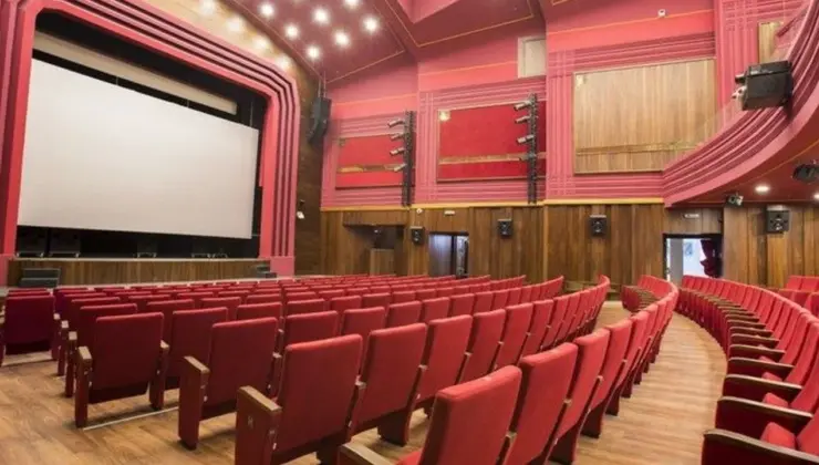 BURSA DOSTLUK KÜLTÜR VE SANAT DERNEĞİ’NDEN TİYATRO ATAĞI: HB EKSPRES TİYATRO SAHNESİ AÇILIYOR